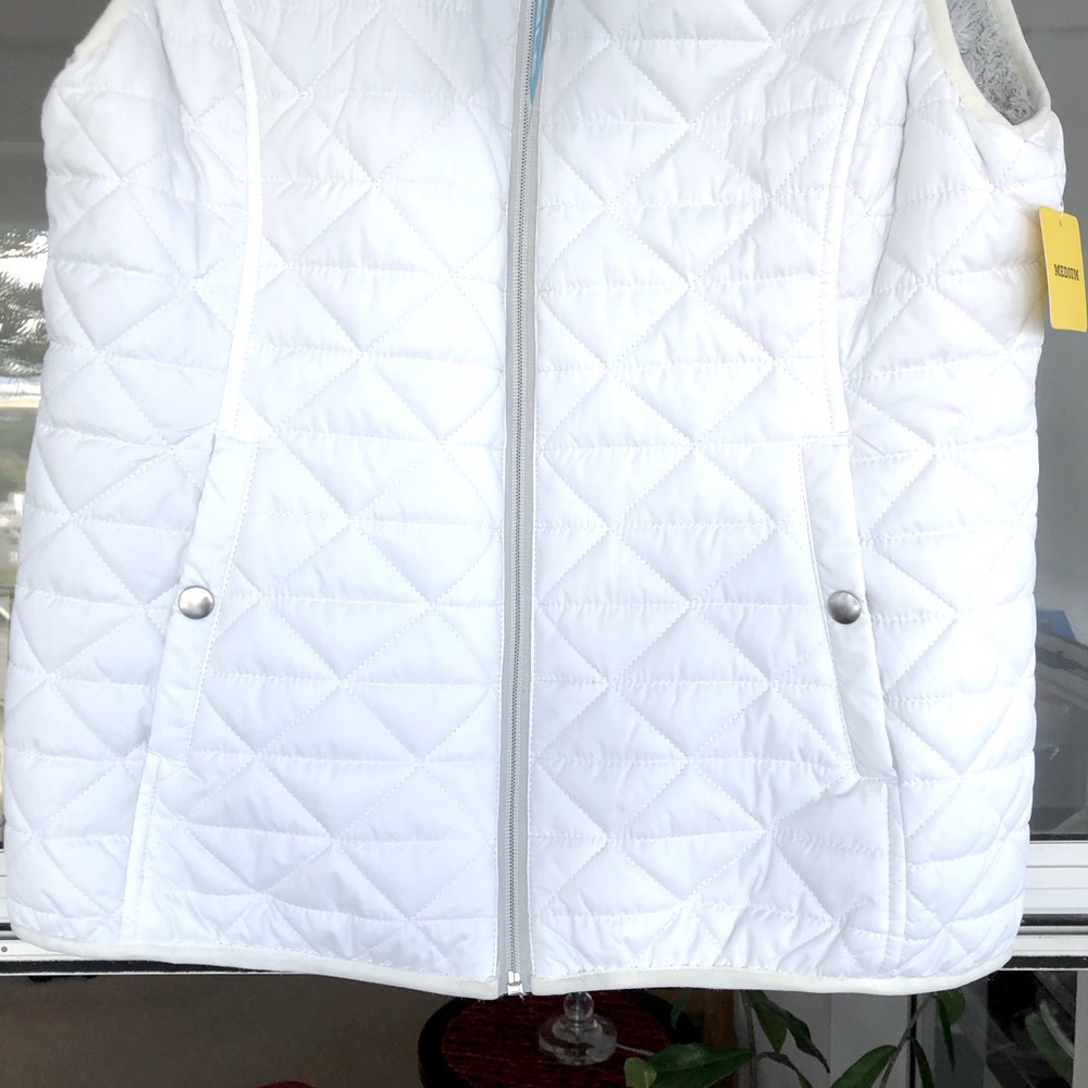 NWT Women’s Reversible White/Grey To Pile Vest Size M - Picture 3 of 8